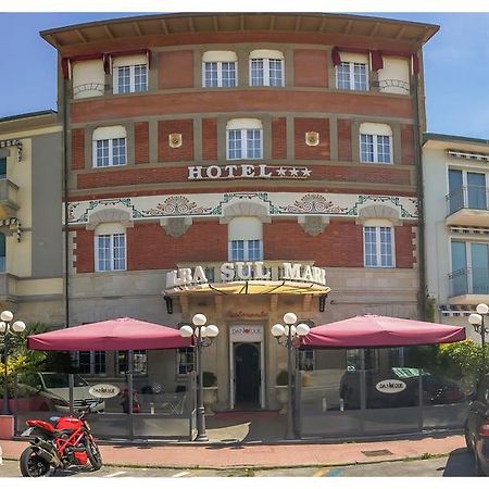 Alba Sul Mare Hotel Лидо Ди Камайоре Екстериор снимка