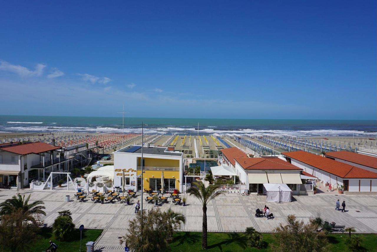 Alba Sul Mare Hotel Лидо Ди Камайоре Екстериор снимка
