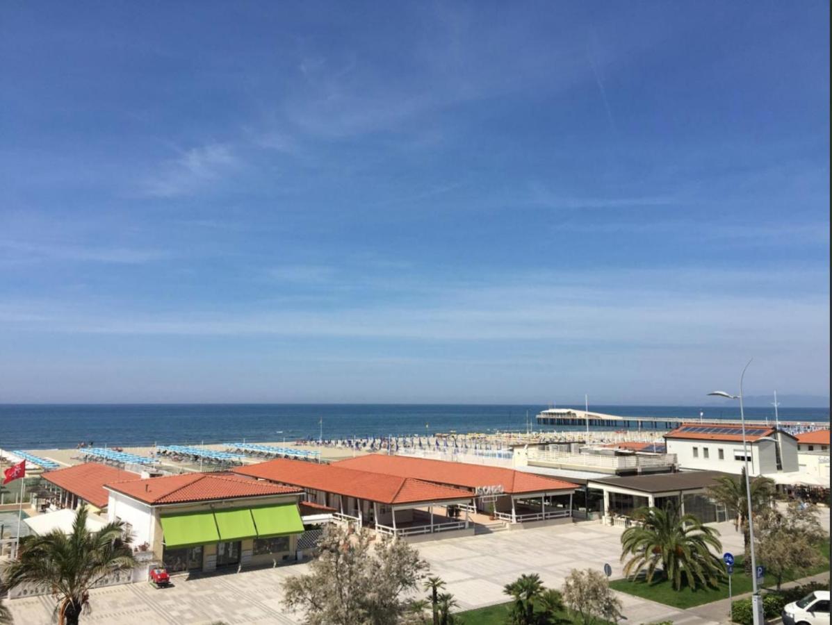 Alba Sul Mare Hotel Лидо Ди Камайоре Екстериор снимка