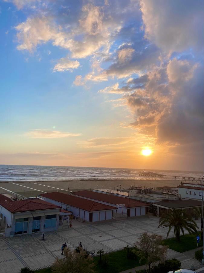 Alba Sul Mare Hotel Лидо Ди Камайоре Екстериор снимка