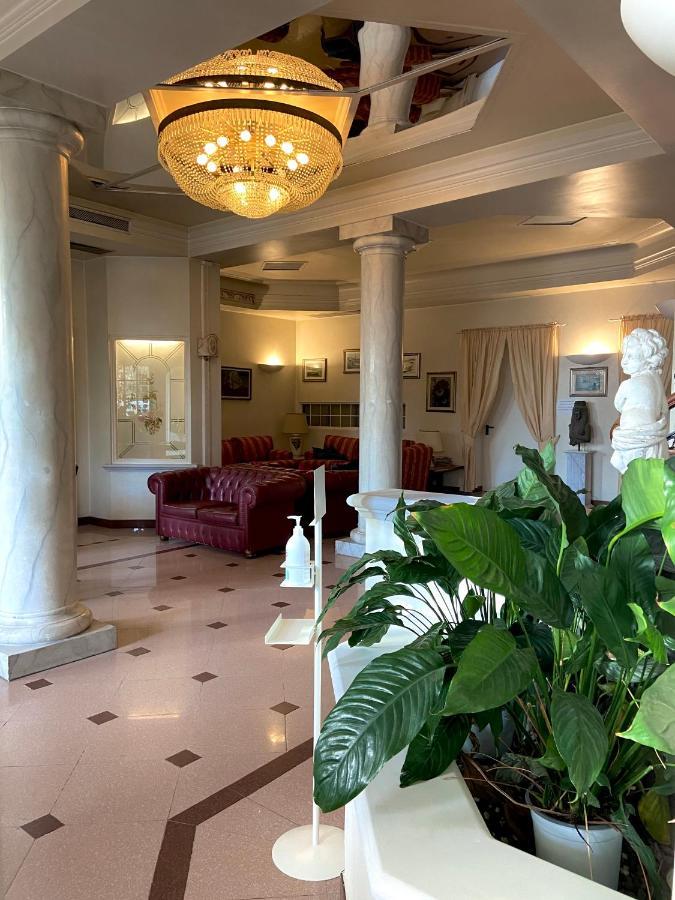 Alba Sul Mare Hotel Лидо Ди Камайоре Екстериор снимка