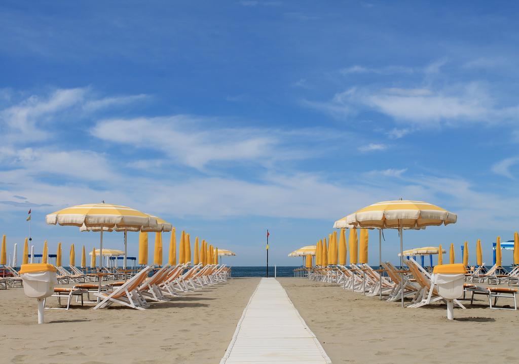 Alba Sul Mare Hotel Лидо Ди Камайоре Екстериор снимка