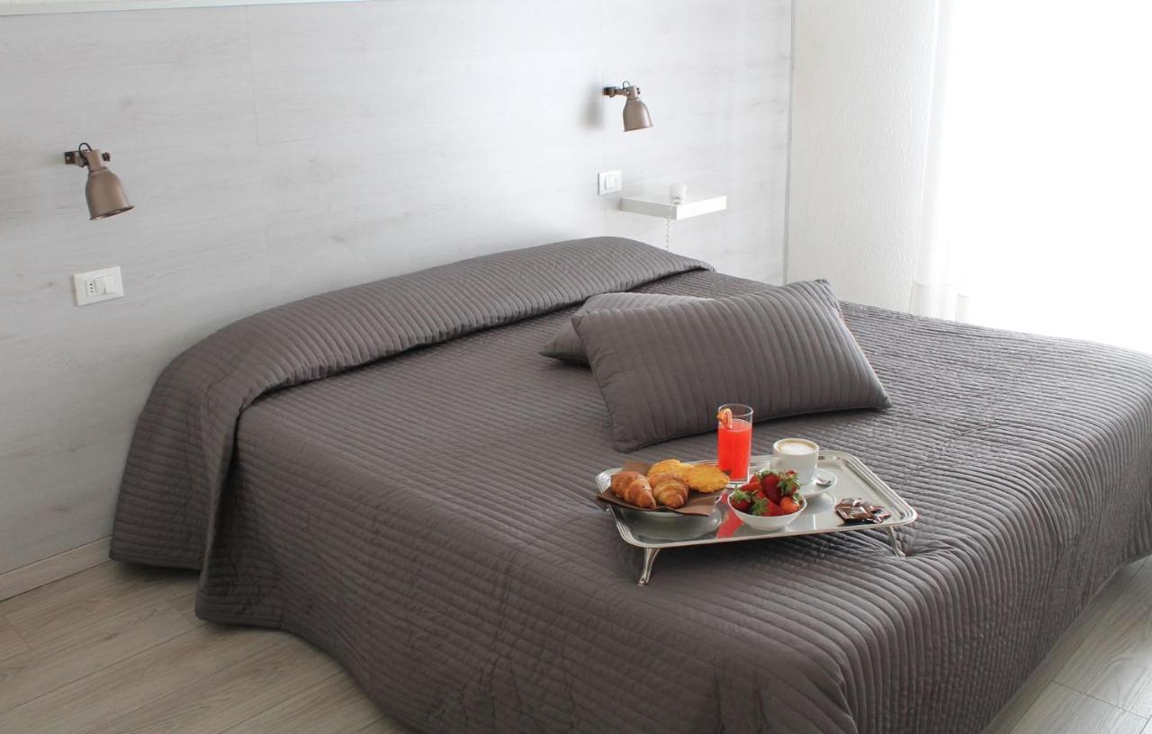 Alba Sul Mare Hotel Лидо Ди Камайоре Екстериор снимка