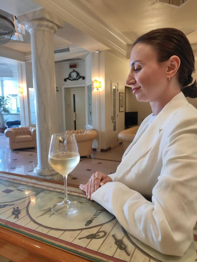 Alba Sul Mare Hotel Лидо Ди Камайоре Екстериор снимка