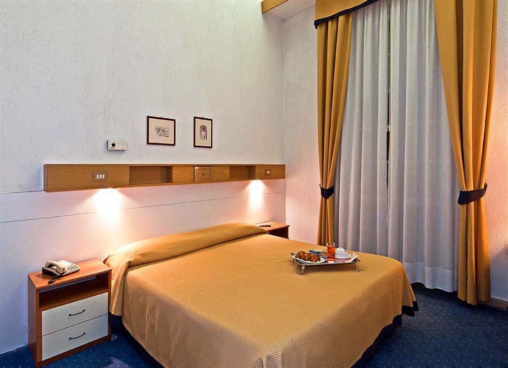 Alba Sul Mare Hotel Лидо Ди Камайоре Екстериор снимка