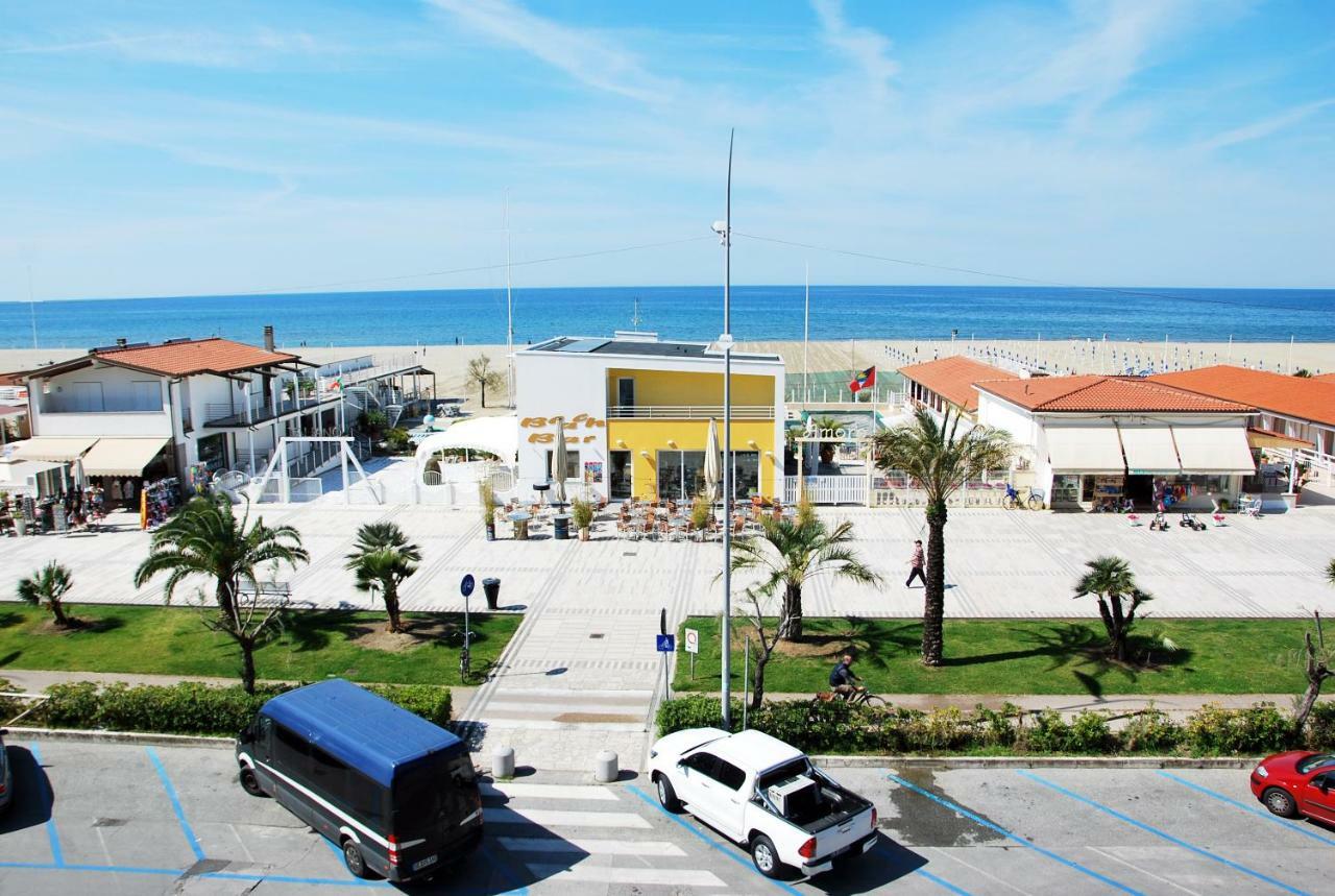 Alba Sul Mare Hotel Лидо Ди Камайоре Екстериор снимка